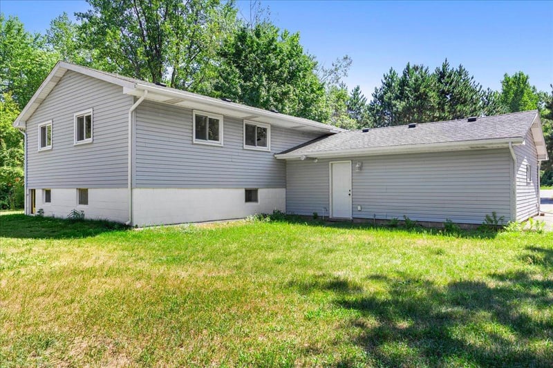 107 221st Ave NW, Oak Grove, MN 55011