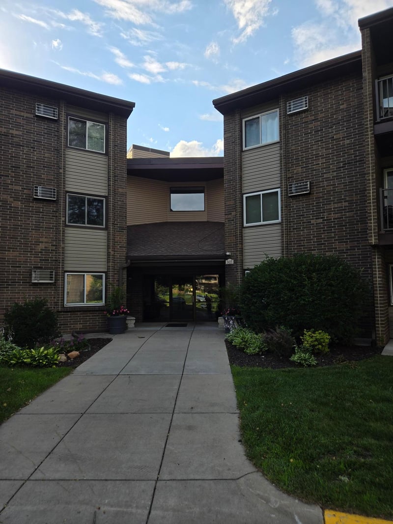 3425 Golfview Dr #115, Eagan, MN 55123