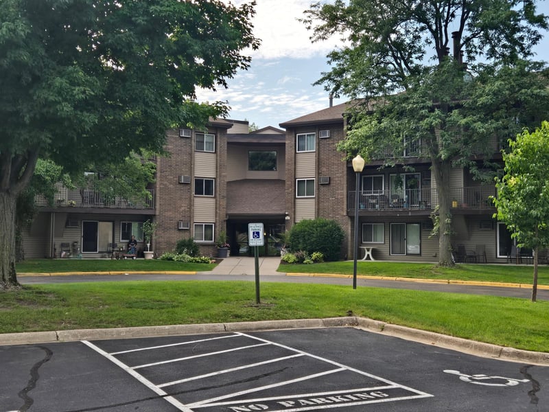 3425 Golfview Dr #115, Eagan, MN 55123