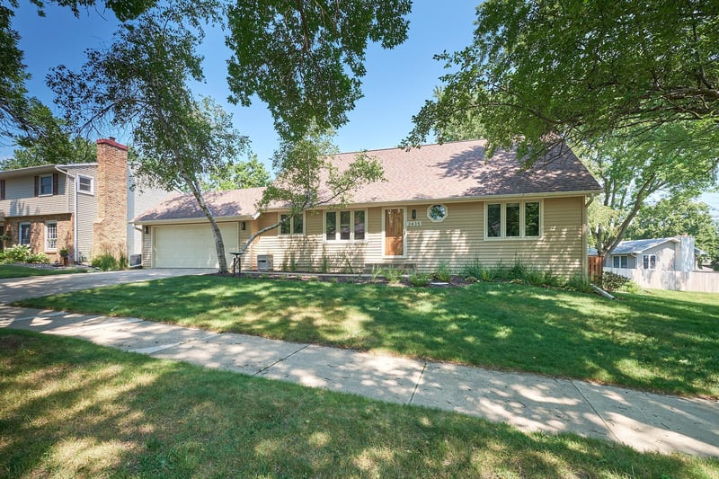 2435 Viking Ct NW, Rochester, MN 55901