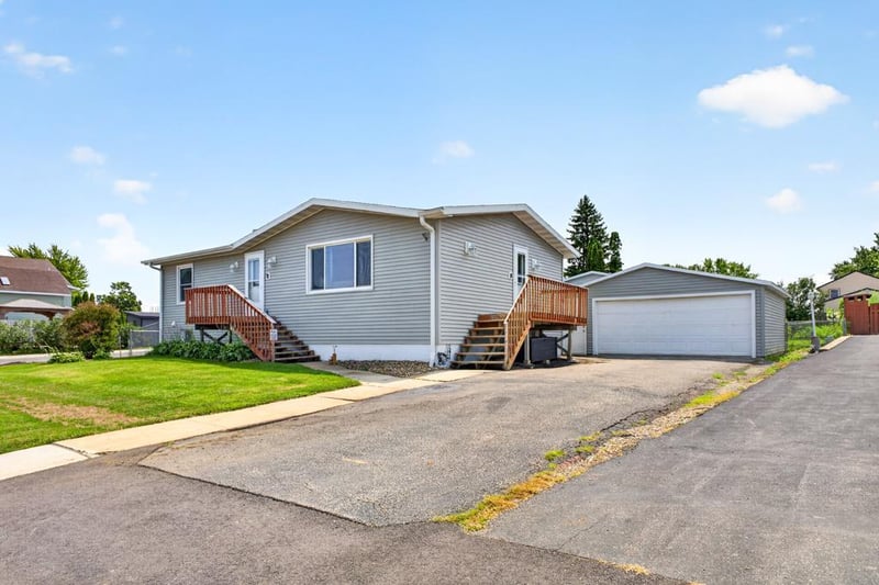 102 5th St SW, Kasson, MN 55944