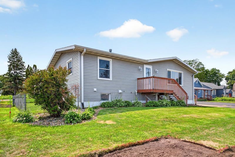 102 5th St SW, Kasson, MN 55944