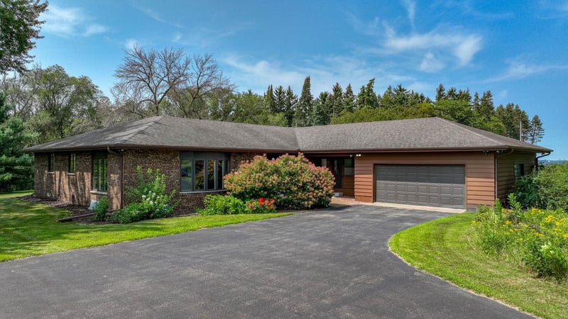 5892 Graff Rd, Eau Claire, WI 54701