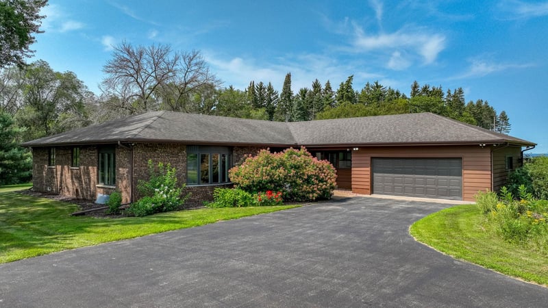 5892 Graff Rd, Eau Claire, WI 54701