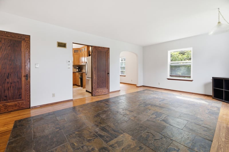 1109 S 2nd St, Alma, WI 54610