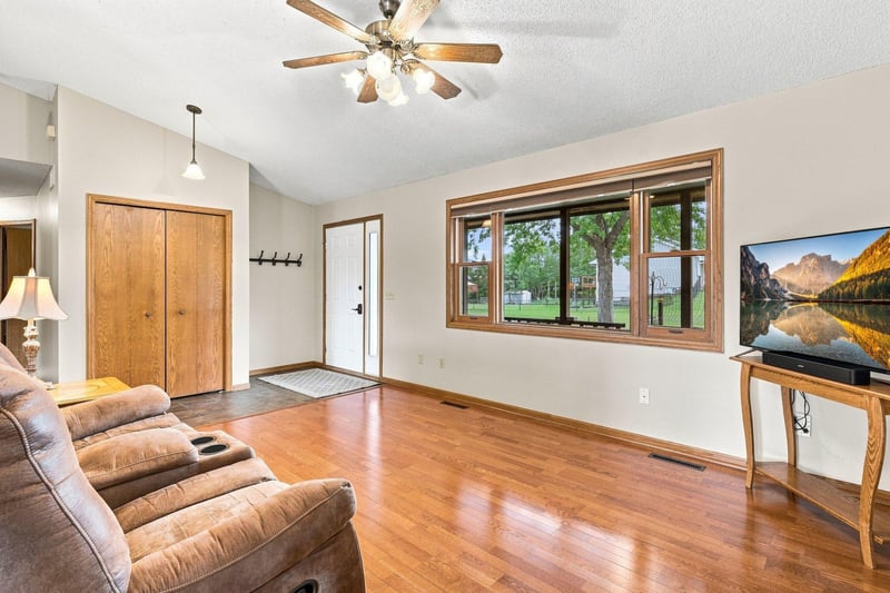 17314 Greentree Pa, Lakeville, MN 55044