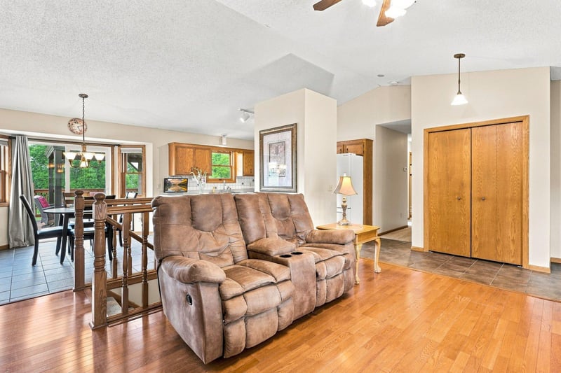17314 Greentree Pa, Lakeville, MN 55044