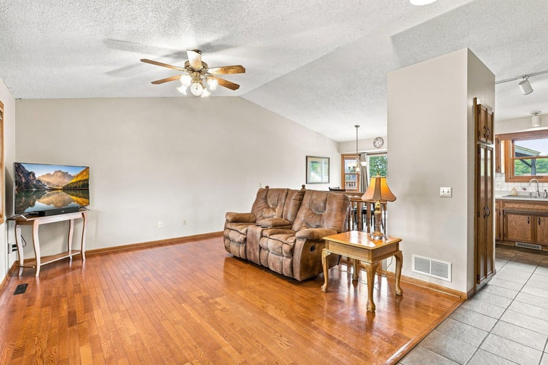 17314 Greentree Pa, Lakeville, MN 55044