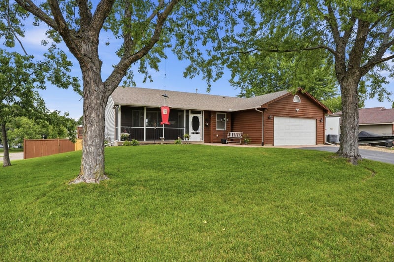17314 Greentree Pa, Lakeville, MN 55044