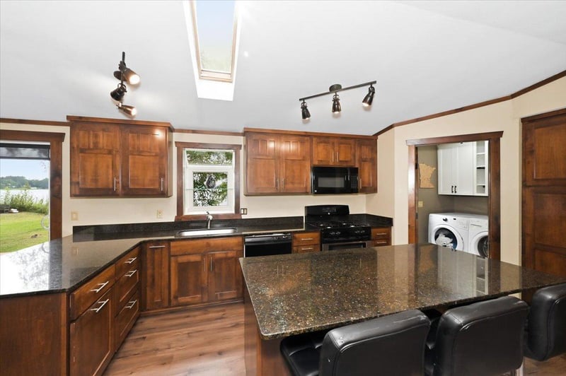 5226 E Lake Rd, Saginaw, MN 55779