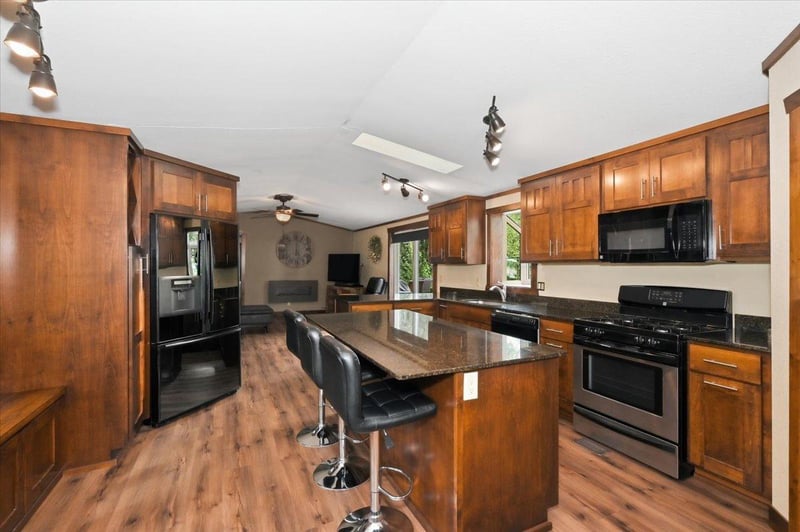 5226 E Lake Rd, Saginaw, MN 55779