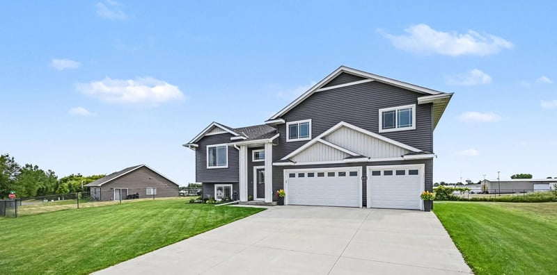413 Highland Dr, Ellsworth, WI 54011