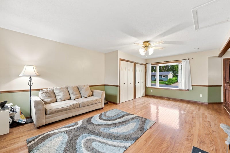 2107 Shale Ln, Eagan, MN 55122