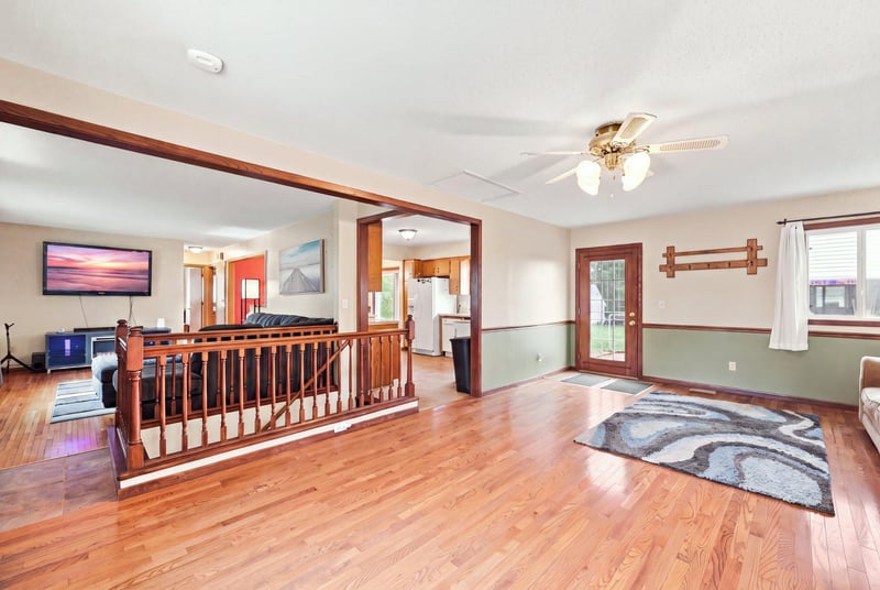 2107 Shale Ln, Eagan, MN 55122