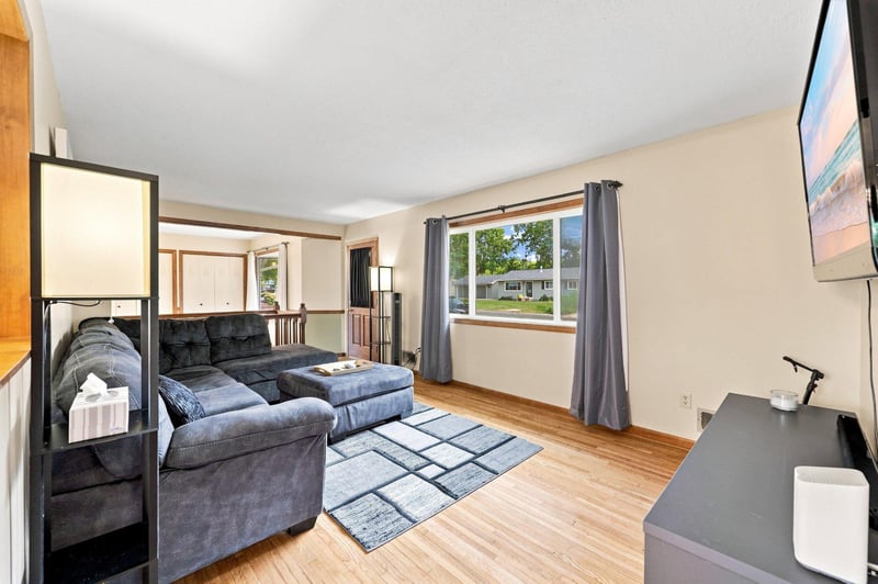 2107 Shale Ln, Eagan, MN 55122