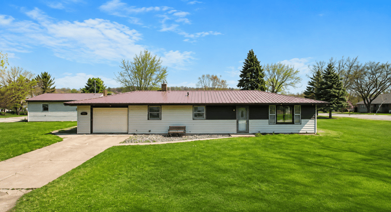 202 7th St, Pepin, WI 54759