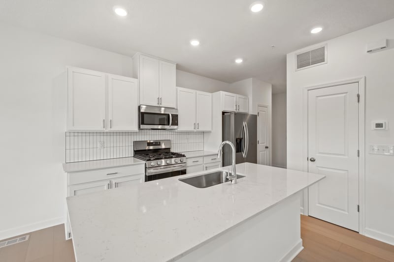 4230 Hayward Ave N, Oakdale, MN 55128