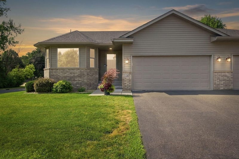 1501 Comstock Ln N, Plymouth, MN 55447