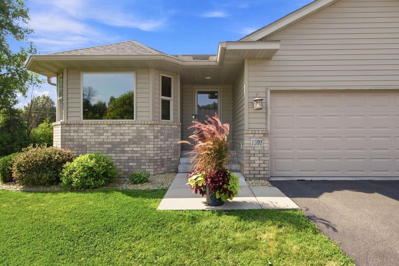 1501 Comstock Ln N, Plymouth, MN 55447