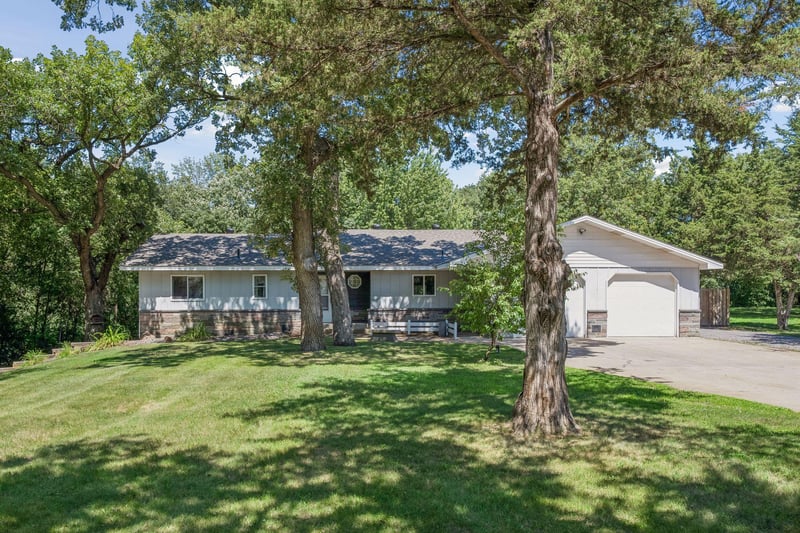21946 Oak Heights Cir, Cold Spring, MN 56320