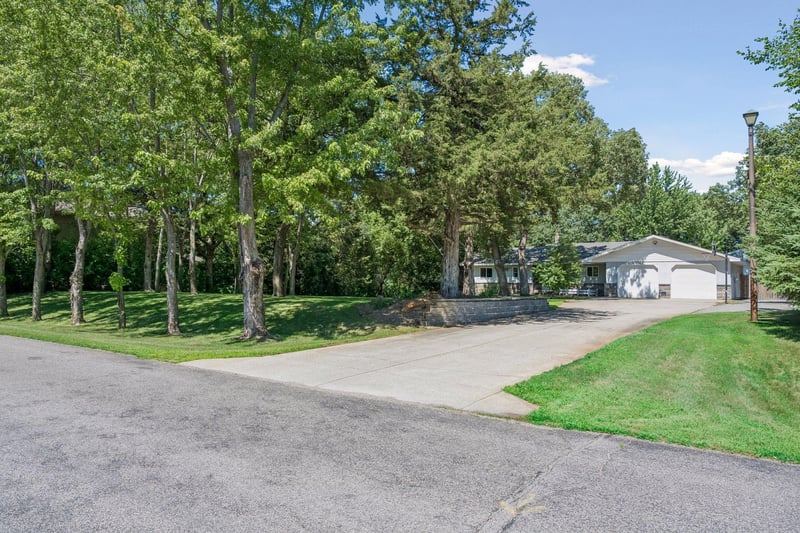 21946 Oak Heights Cir, Cold Spring, MN 56320