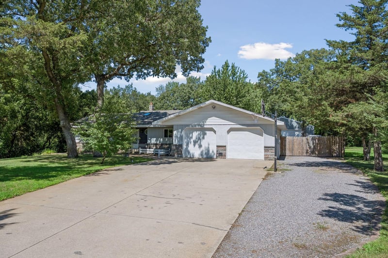 21946 Oak Heights Cir, Cold Spring, MN 56320