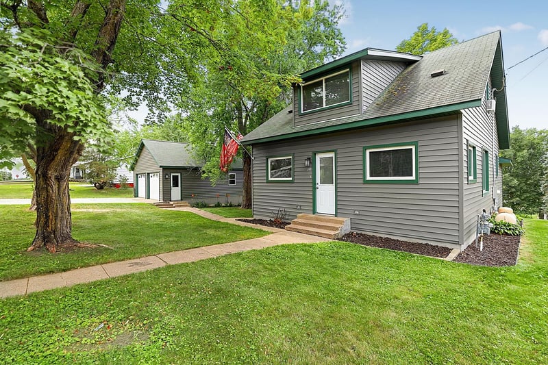 241 3rd St, Holdingford, MN 56340