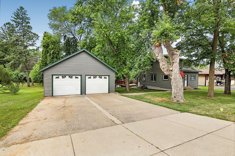 241 3rd St, Holdingford, MN 56340