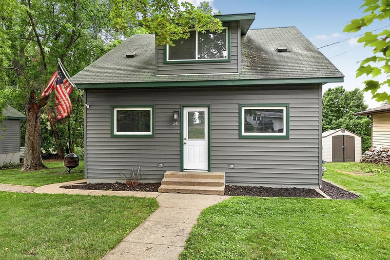 241 3rd St, Holdingford, MN 56340
