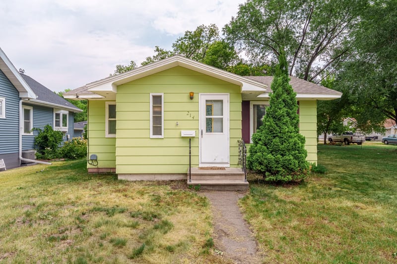 214 4th St NE, Barnesville, MN 56514