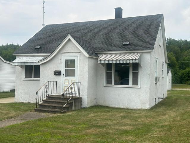 622 4th St, Nashwauk, MN 55769