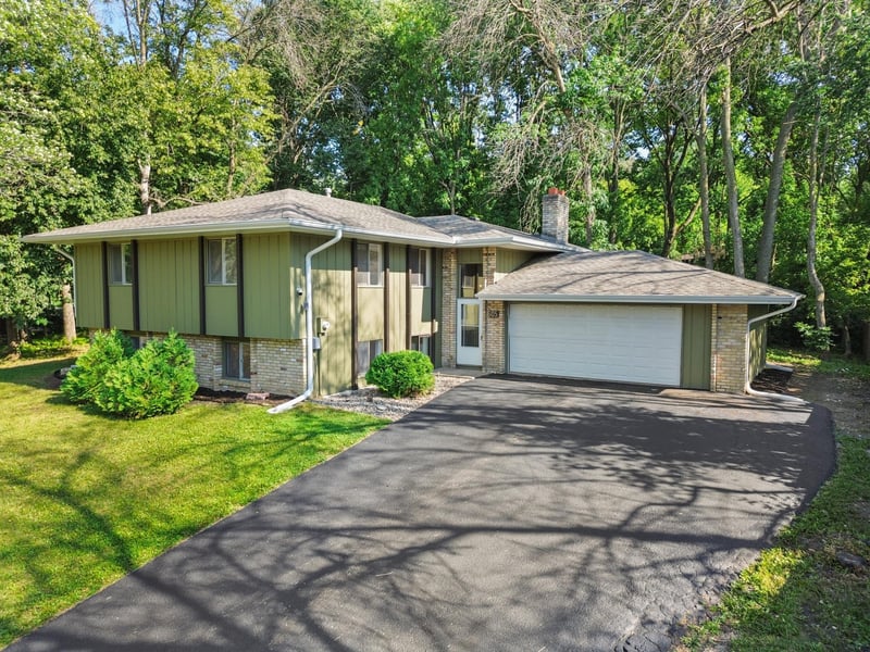 605 Pheasant Rn, Burnsville, MN 55337