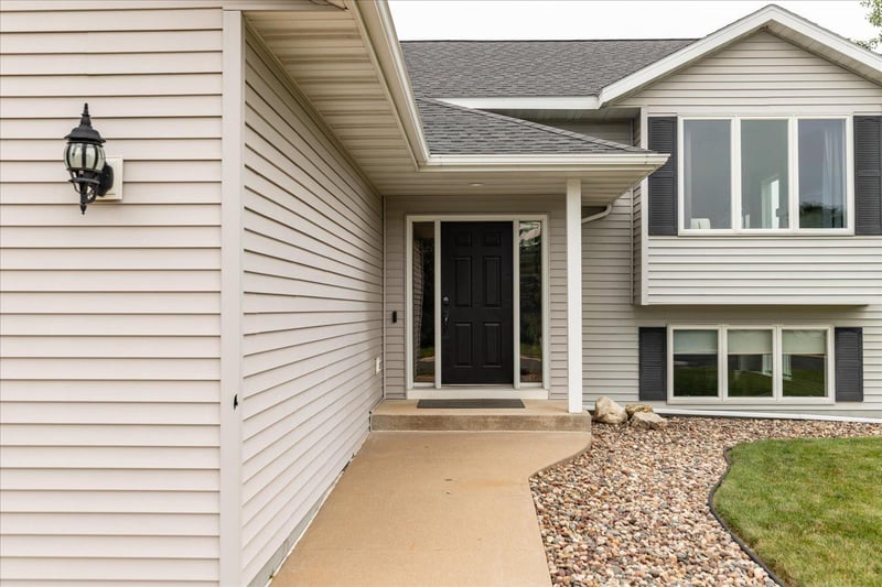 153 Penn Dr, Saint Charles, MN 55972