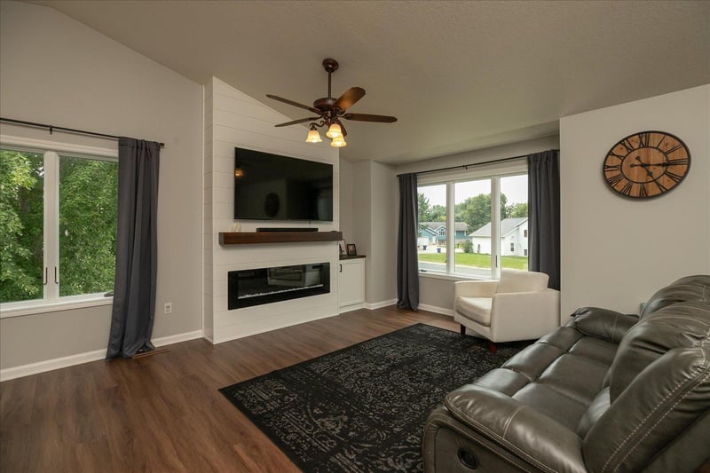153 Penn Dr, Saint Charles, MN 55972