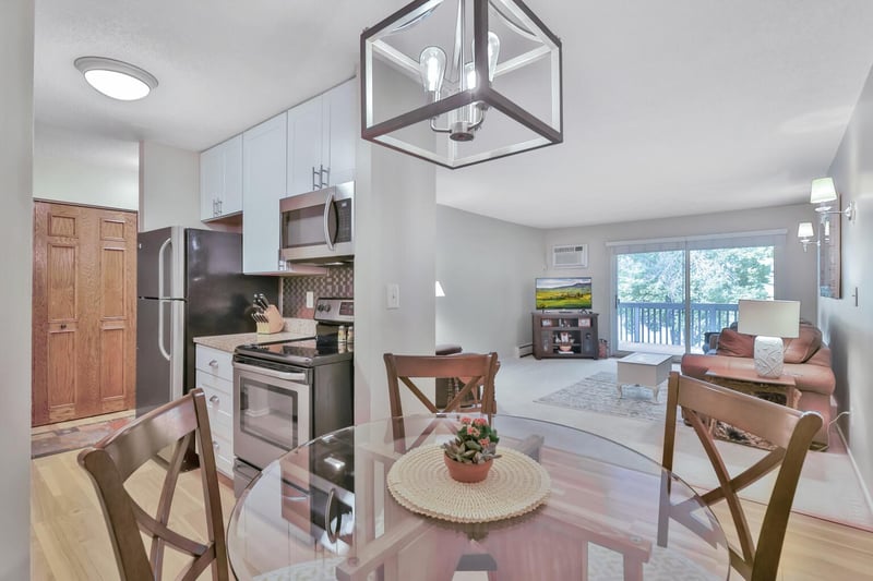2800 Hamline Ave N #241, Roseville, MN 55113