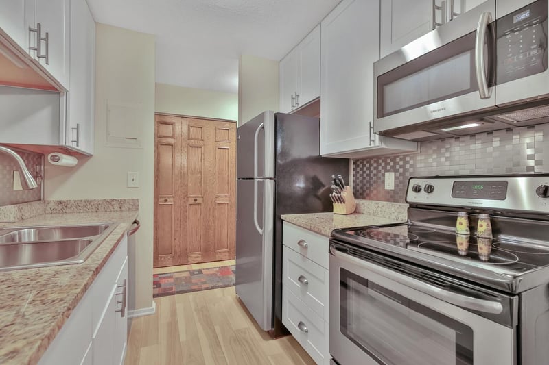 2800 Hamline Ave N #241, Roseville, MN 55113