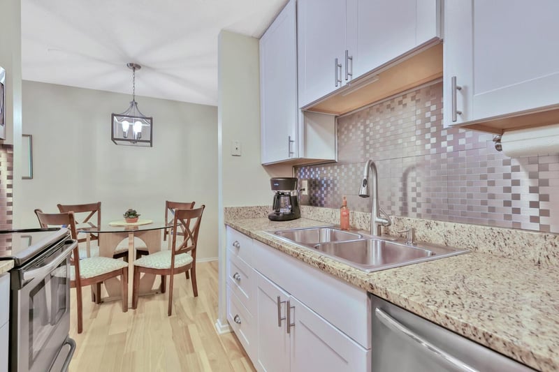 2800 Hamline Ave N #241, Roseville, MN 55113