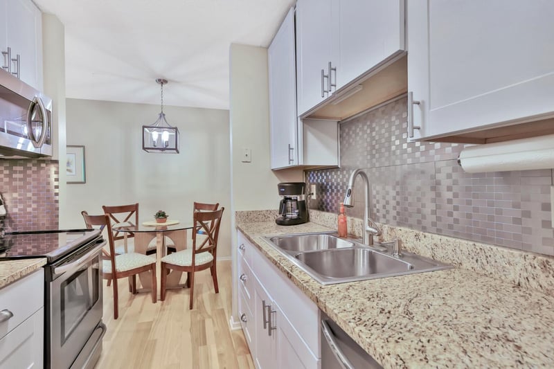 2800 Hamline Ave N #241, Roseville, MN 55113