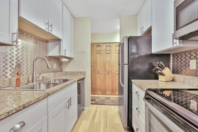 2800 Hamline Ave N #241, Roseville, MN 55113