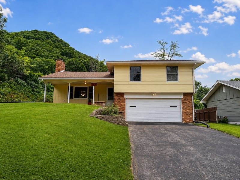 817 Clarks Ln, Winona, MN 55987