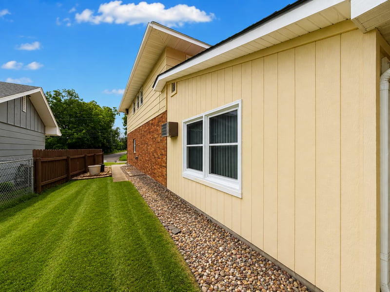 817 Clarks Ln, Winona, MN 55987