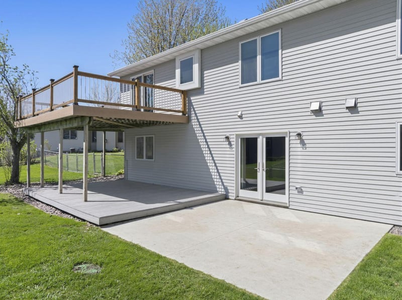 465 8th St SW, Plainview, MN 55964