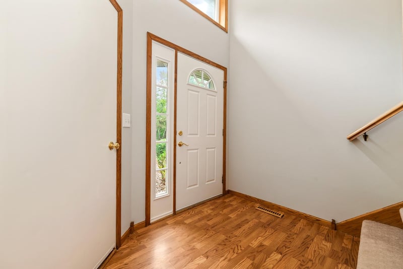 483 Poplar Dr, Shoreview, MN 55126