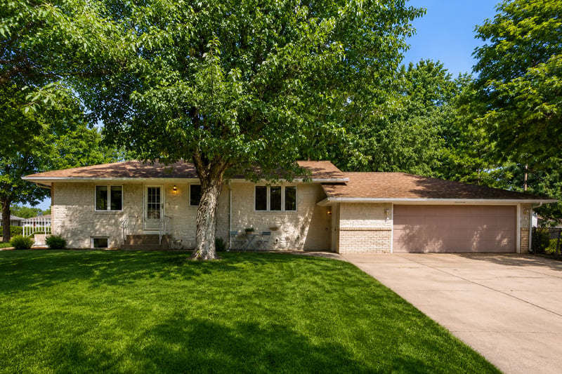 558 113th Ln NW, Coon Rapids, MN 55448