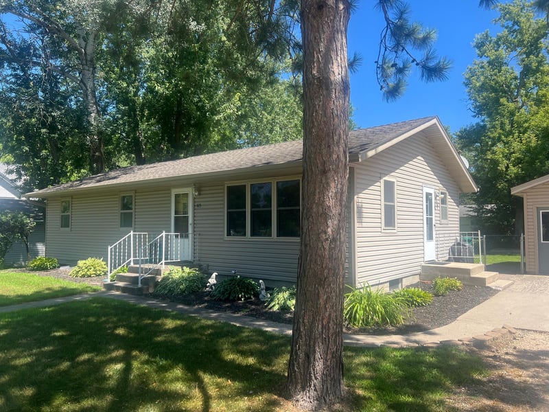 415 S Yale Ave, Litchfield, MN 55355