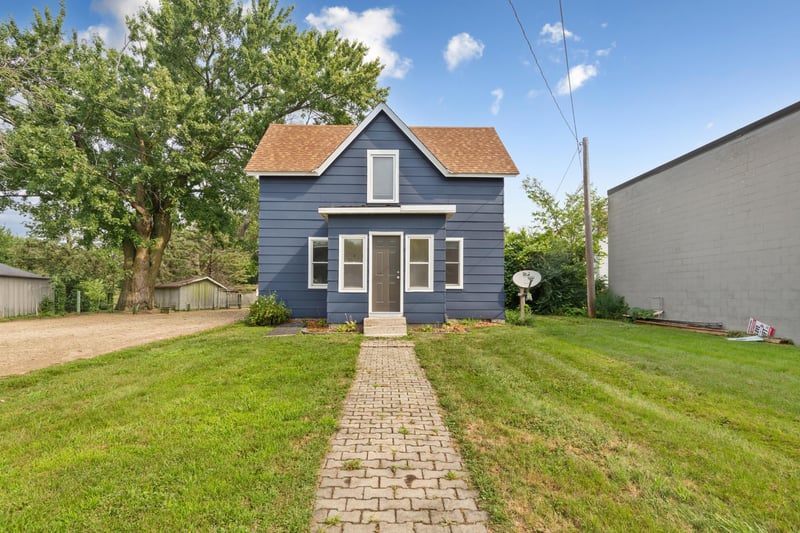 210 W Holly St, Owatonna, MN 55060