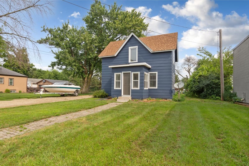 210 W Holly St, Owatonna, MN 55060