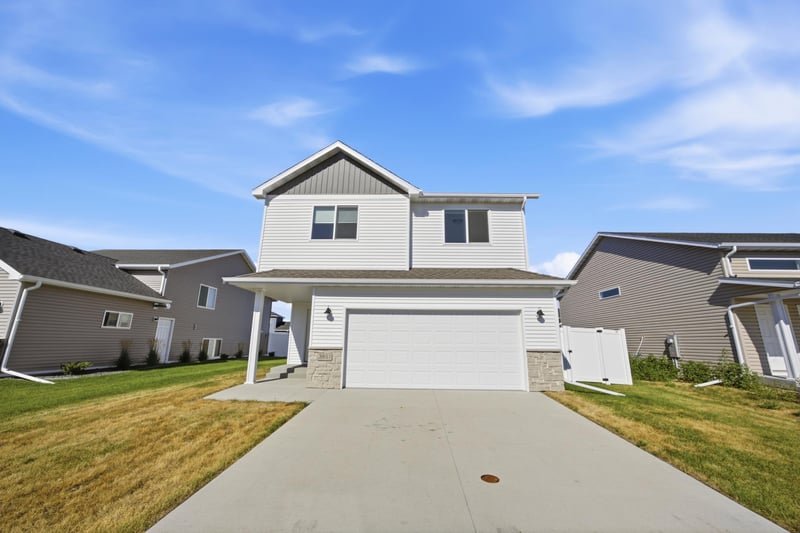 3851 19th St S, Moorhead, MN 56560