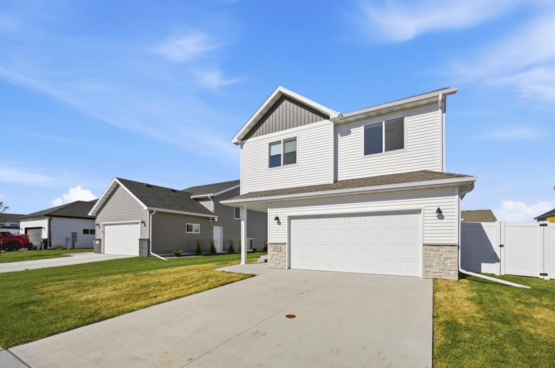 3851 19th St S, Moorhead, MN 56560