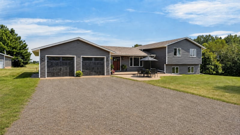 35130 Hinckley Rd, Hinckley, MN 55037